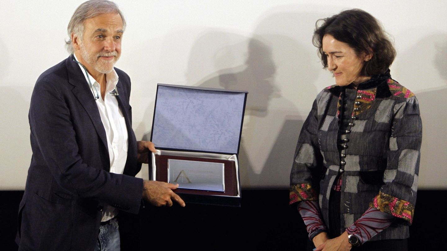El director Paco Arango, en una imagen de archivo con Ángeles González Sinde. (EFE)