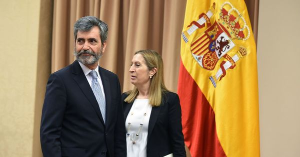 Foto: El presidente del Tribunal Supremo, Carlos Lesmes (i), en el Congeso. (EFE)