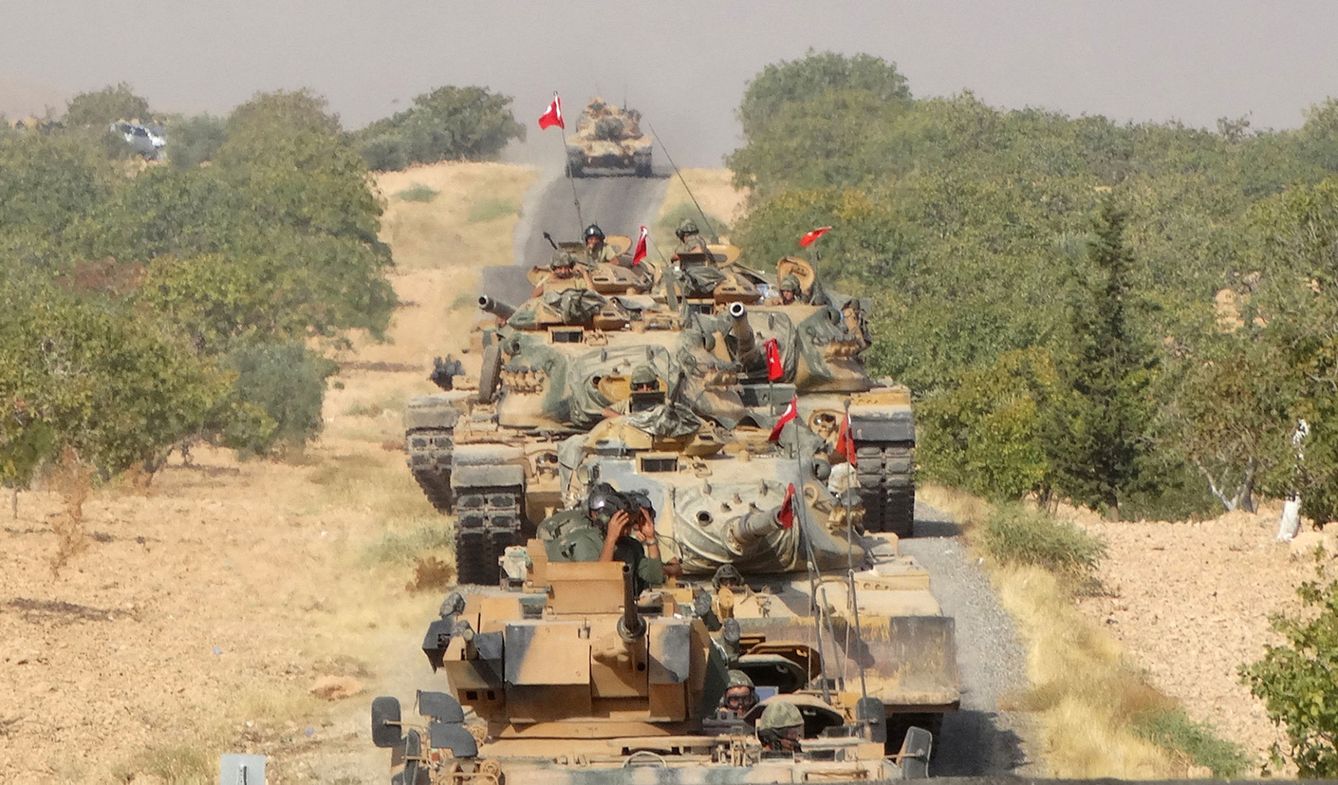 Tanques turcos avanzan hacia Yarábulus, el 24 de agosto de 2016 (Reuters)