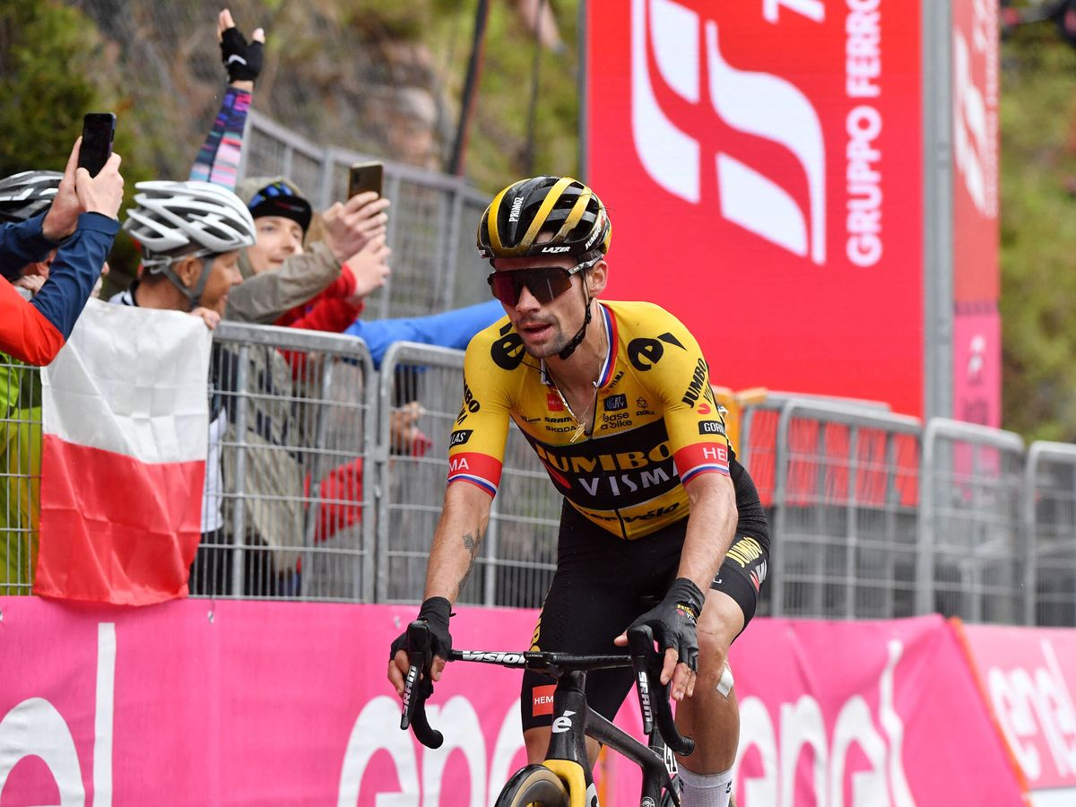 Foto: Roglic, durante la decimosexta etapa del Giro. (Reuters/Jennifer Lorenzini)