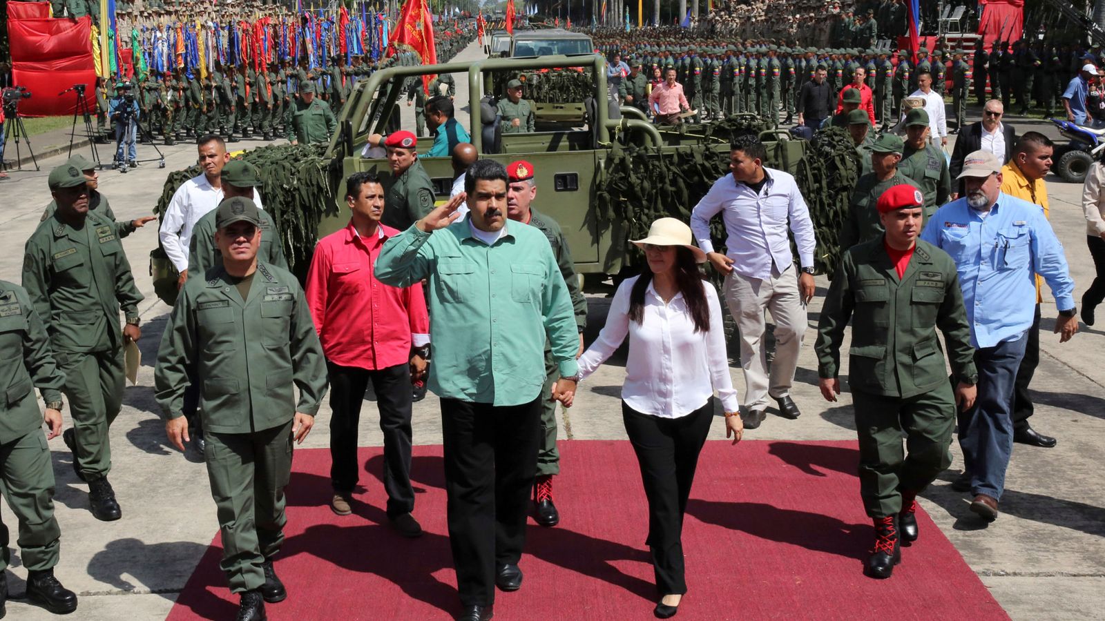 Foto: El presidente Maduro a su llegada a un desfile militar en Carabobo, el 28 de diciembre de 2016 (Reuters)