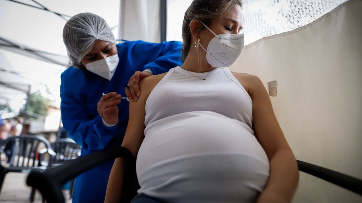 La campaña de vacunación en embarazadas avanza, pero a trompicones