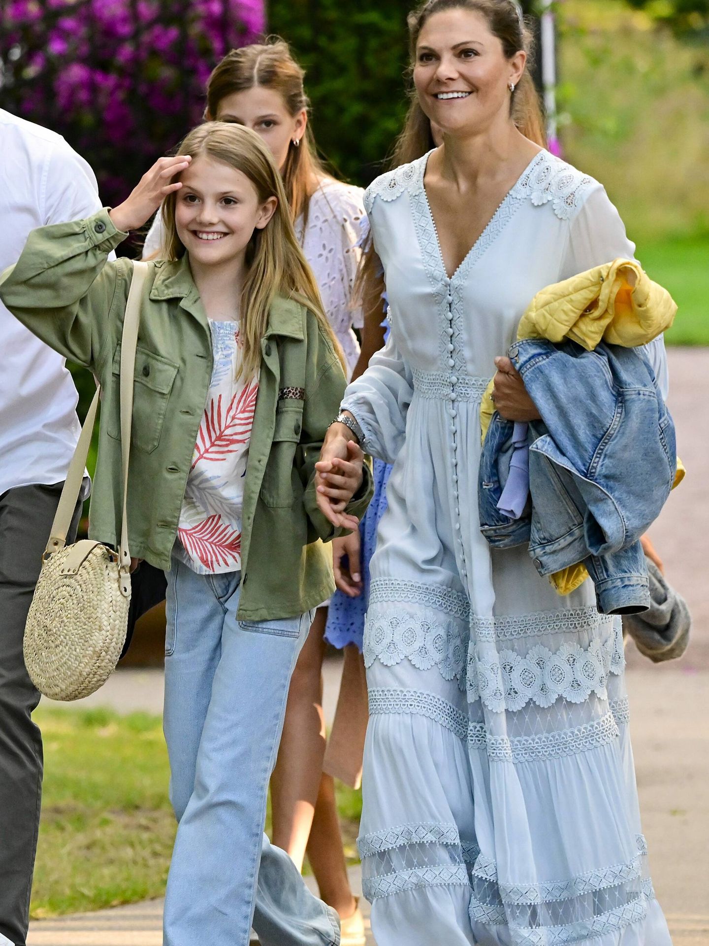 La princesa Victoria y su hija Estelle, en Solliden. (Cordon Press/Jonas Ekströmer)