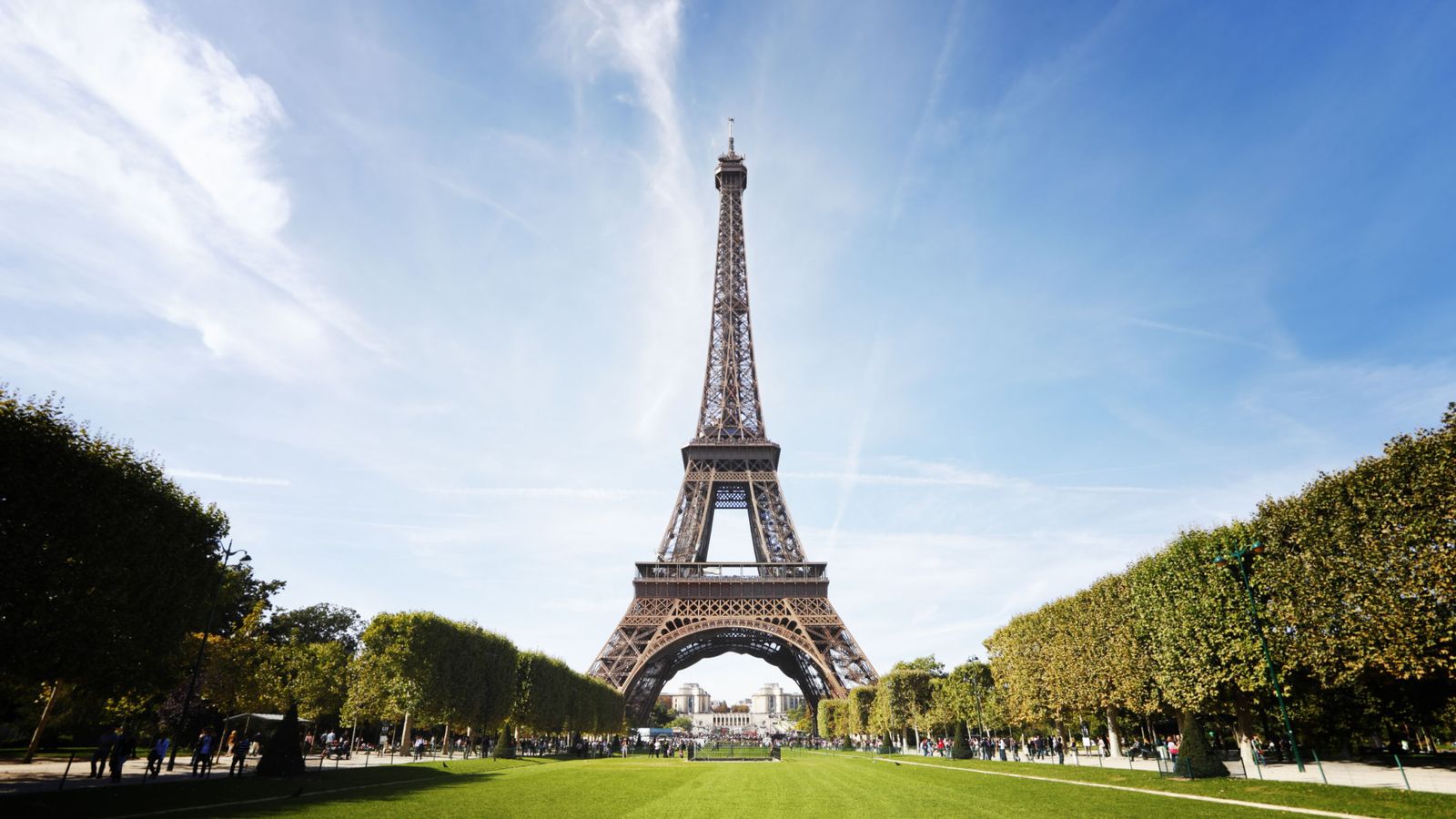 Foto: A 285 metros de altura sobre el Campo de Marte, Eiffel creó su pequeño paraíso. (iStock)