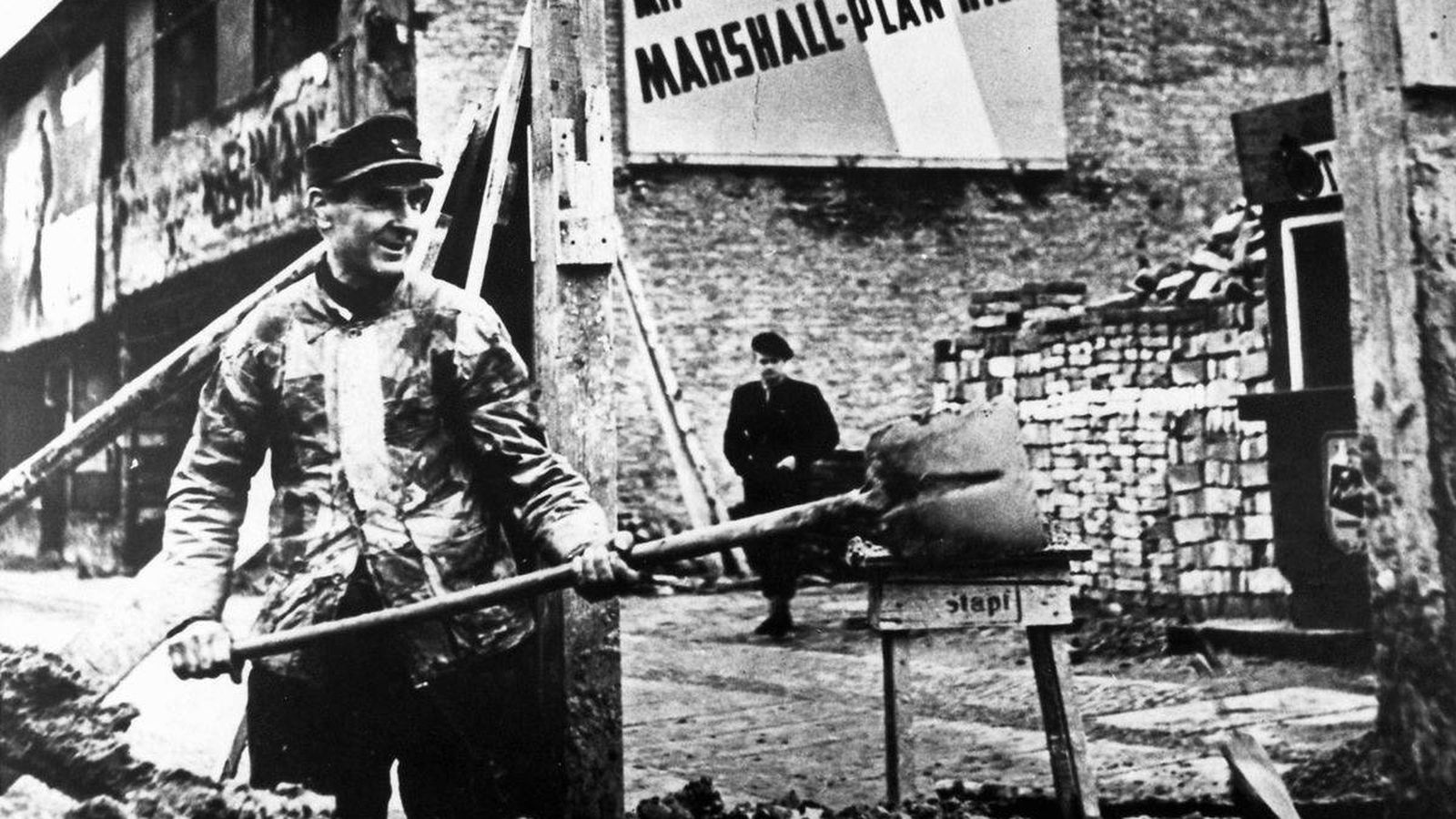 Foto: Trabajos de reconstrucción en Berlín durante la postguerra financiados con el plan Marshall