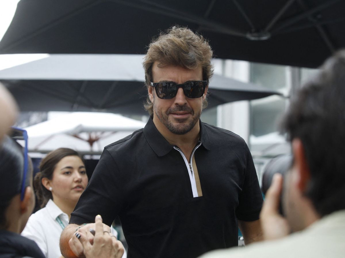 Foto: Alonso, muy arropado por la afición en México. (Reuters/Raquel Cunha)