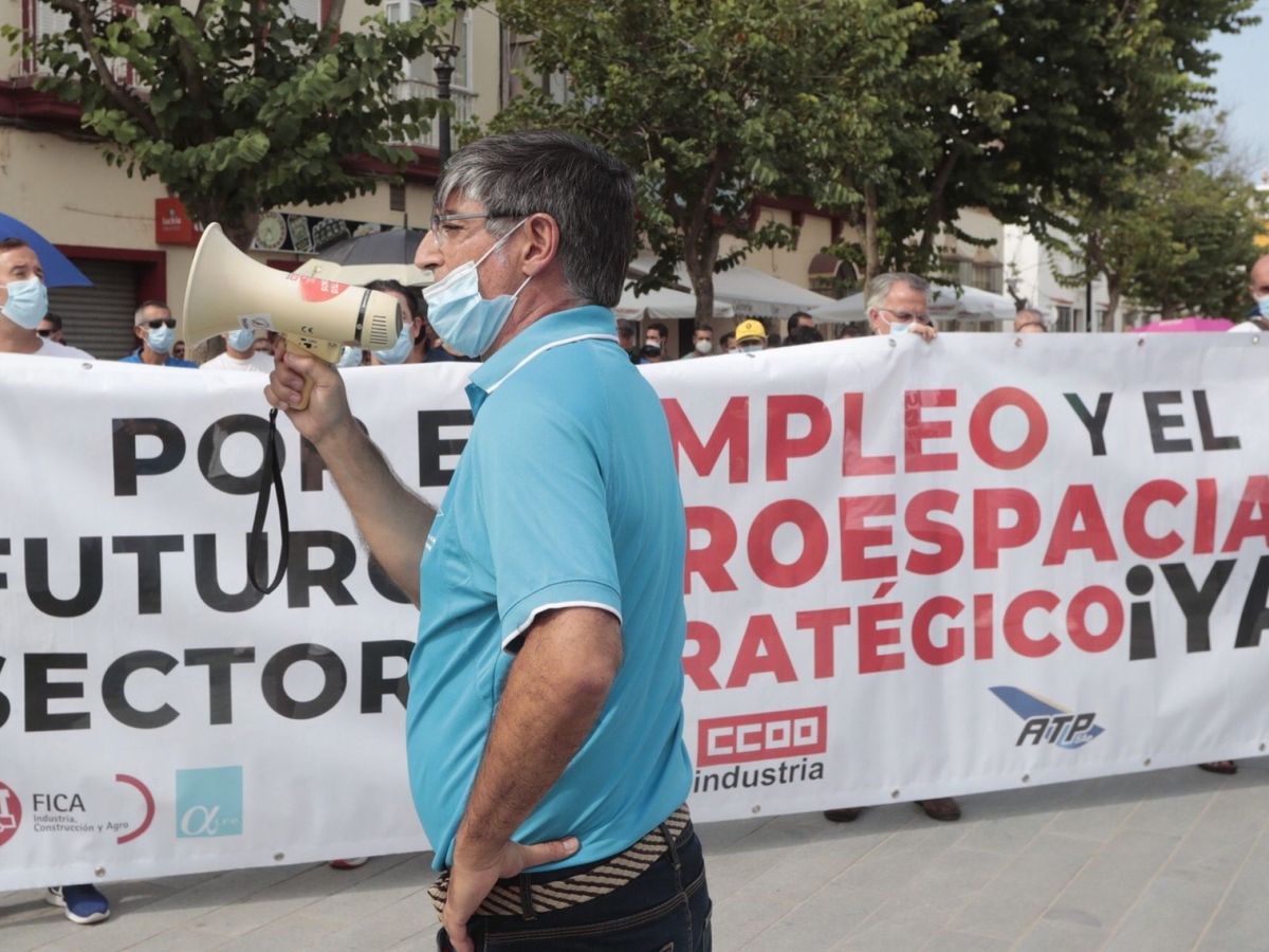 Foto: Los trabajadores del sector aeroespacial de la bahía de Cádiz, durante una protesta. (EFE) 
