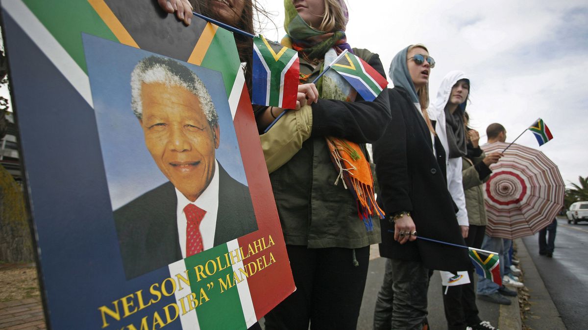 Nelson Mandela es capaz de "sentarse durante unos minutos", según su hija 