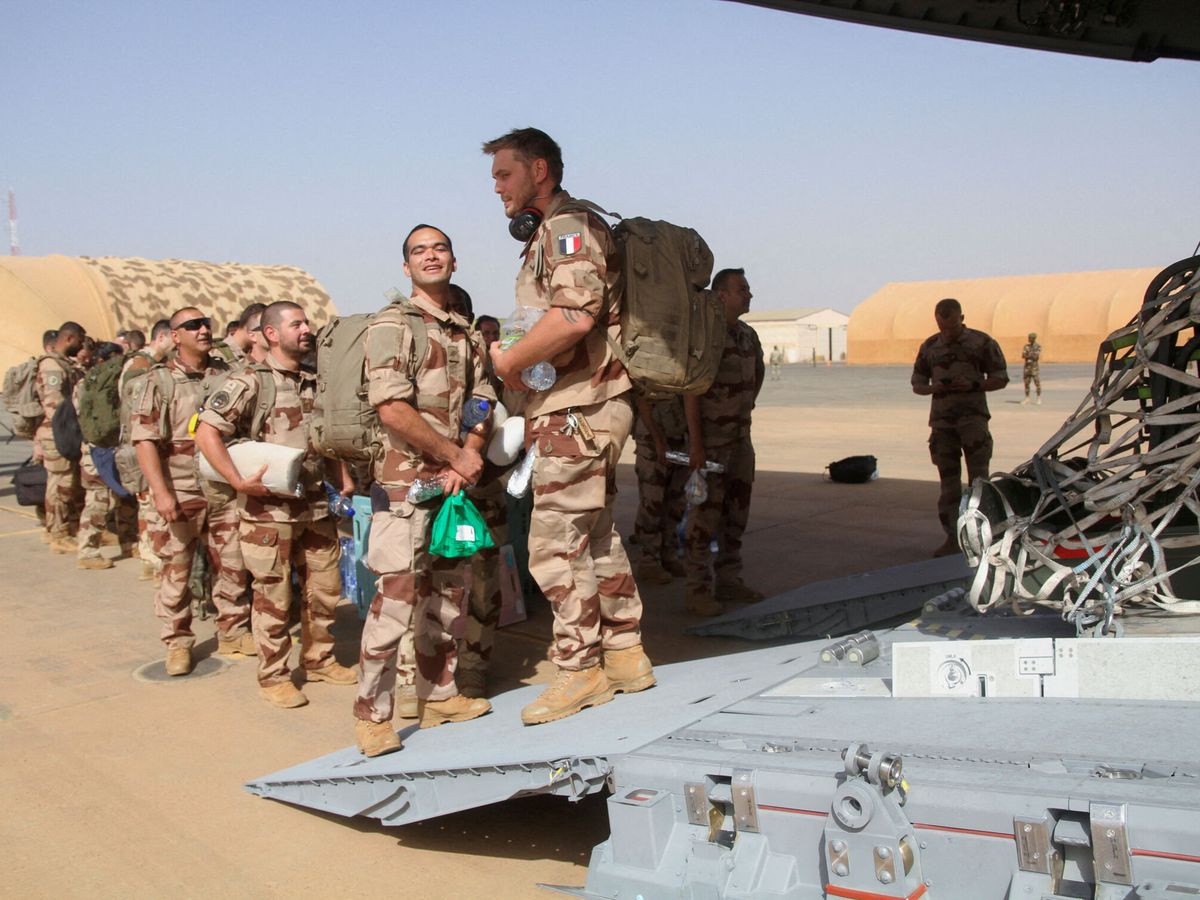 Foto: Las últimas tropas francesas abandonan Níger el 22 de diciembre (Reuters/Mahamadou Hamidou)