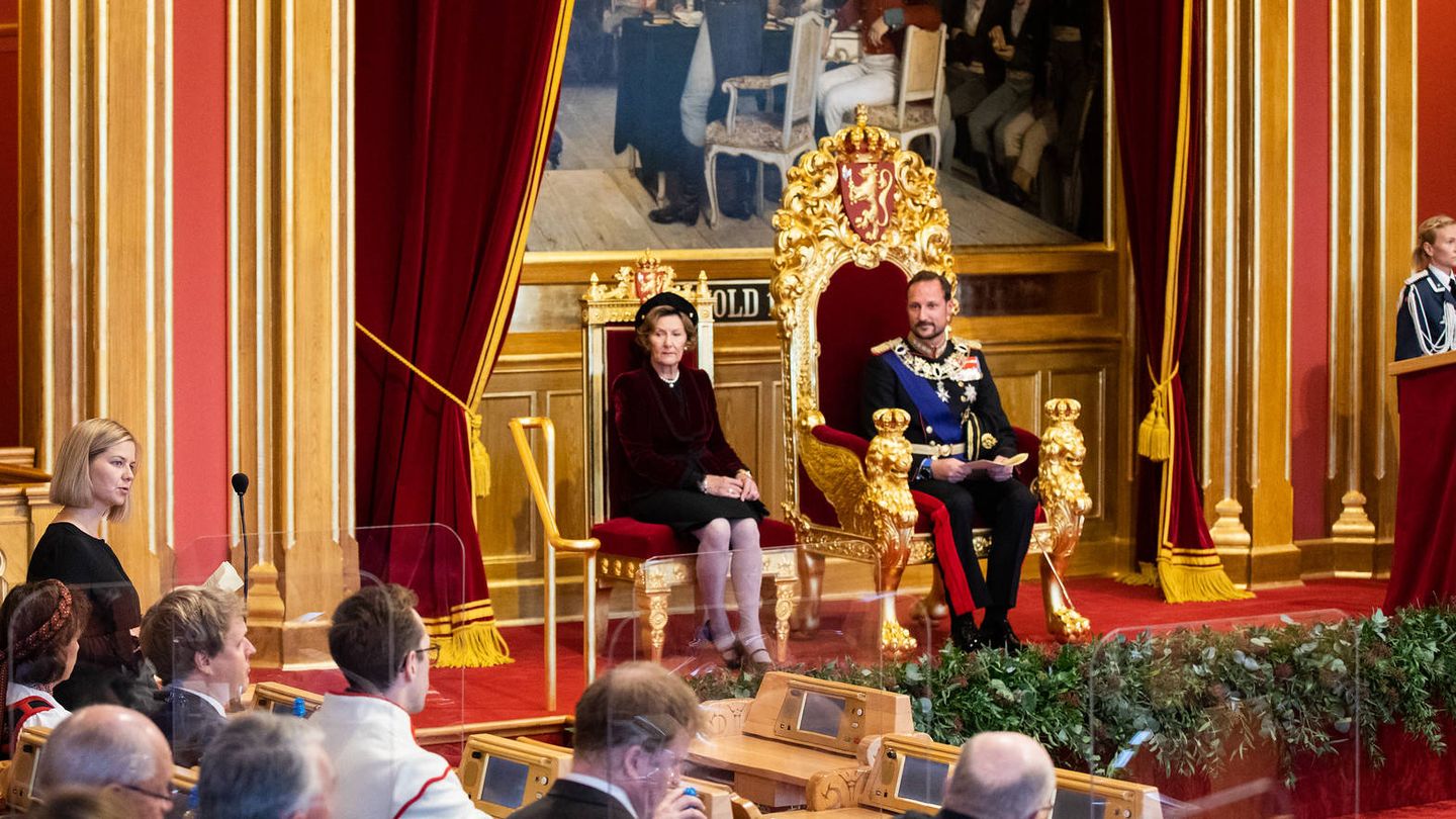 El príncipe Haakon y la reina Sonia, en la apertura del Parlamento. (Parlamento de Noruega)