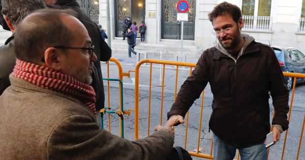 Foto: El diputado del PdeCat Carles Campuzano (y el dimitido secretario general de Podem Albano Dante Fachi hoy en el Supremo. (EFE)  