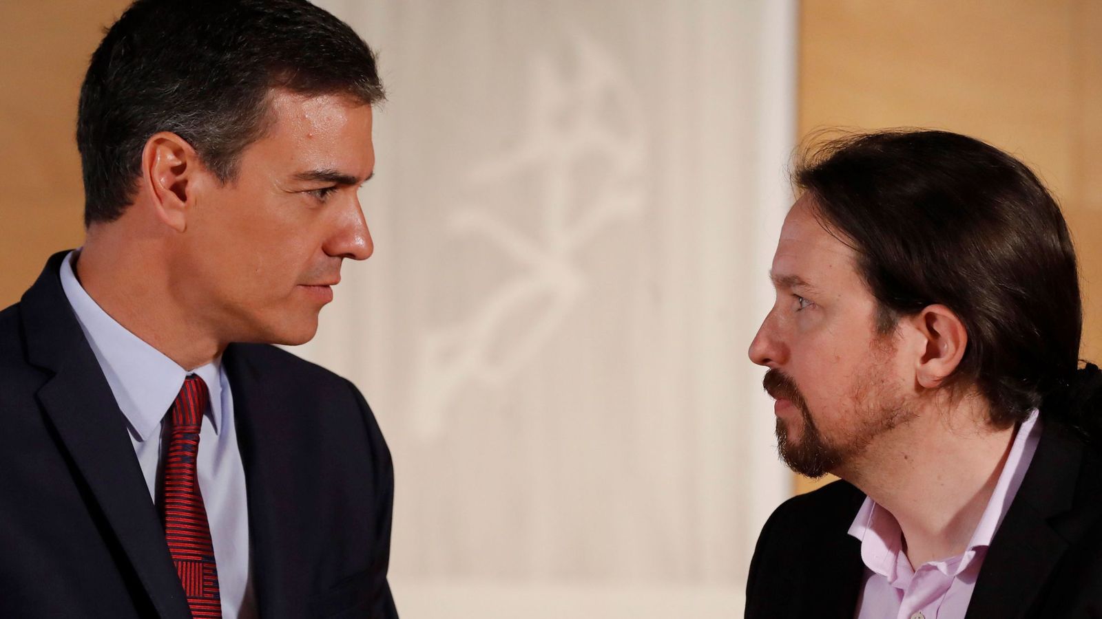 Foto: El presidente del gobierno Pedro Sánchez (i) y el líder de Podemos Pablo Iglesias, durante la ronda de consultas para la investidura anterior. (EFE)