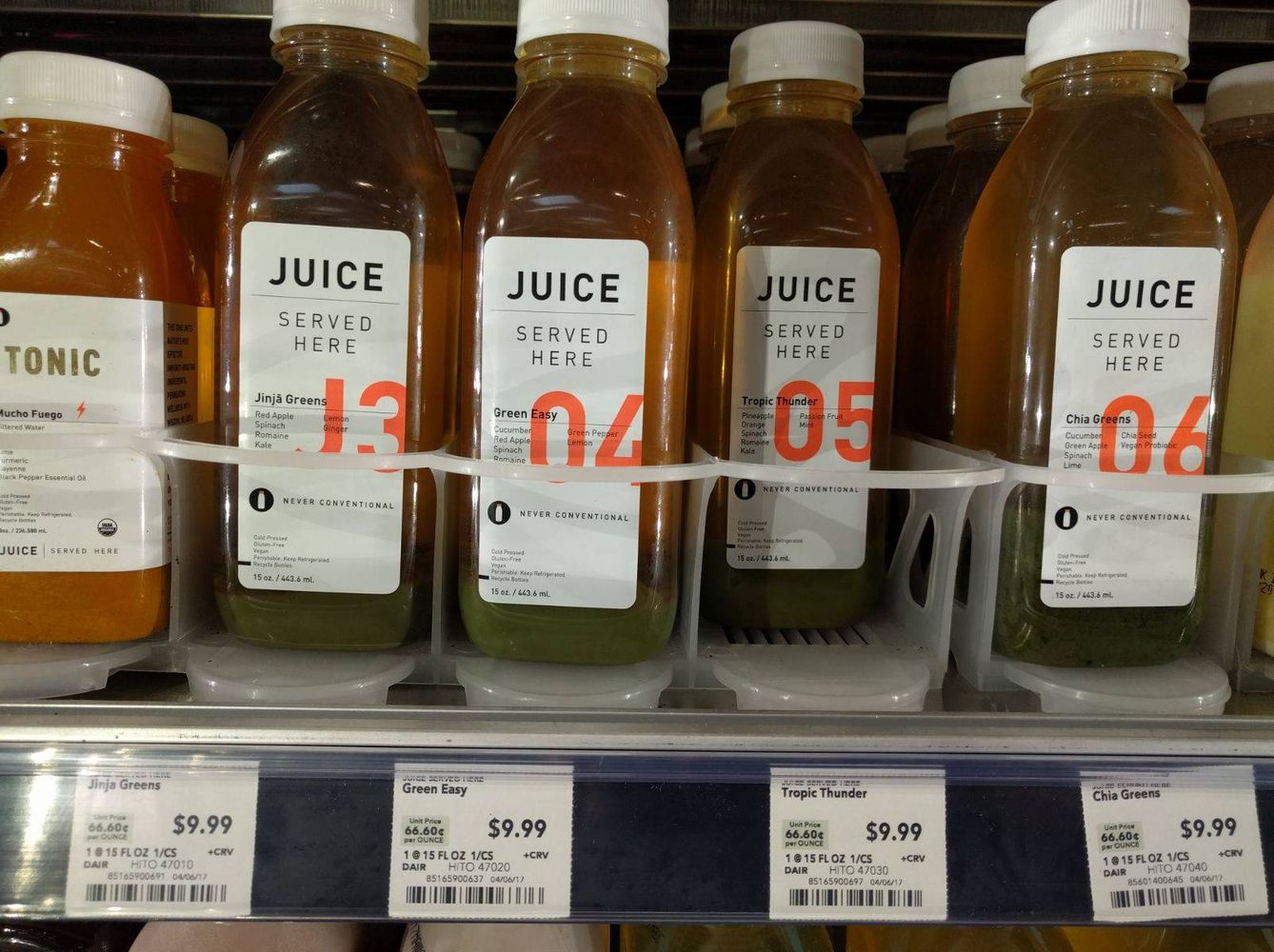 Otro producto hípster del Whole Foods: zumos veganos y exprimidos en frío a 10 dólares. (Felipe Martínez)