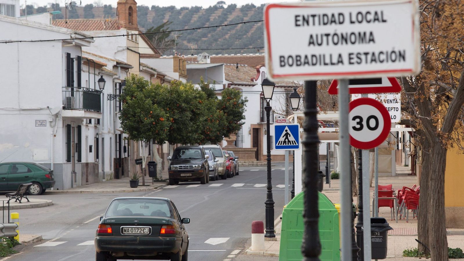 Foto: - Vista de la entrada a Bobadilla, la localidad malagueña de Antequera. (EFE)