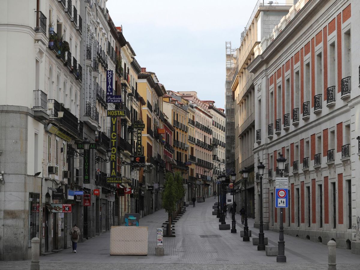 Foto: Vista de la calle de Carretas desde la Puerta del Sol. (EFE/Juanjo Martín)