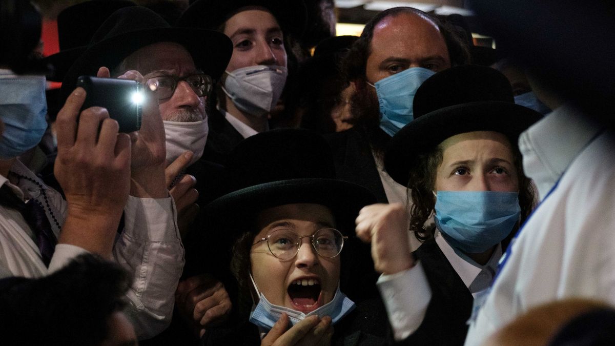 Los judíos ultraortodoxos protestan en Nueva York contra las restricciones al comercio