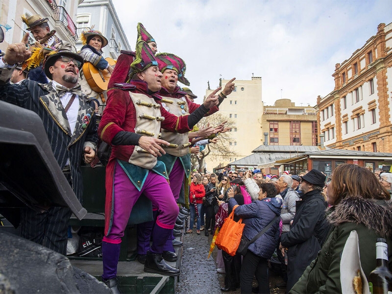 Foto de                         Cádiz es Venecia con más salero: la masificación del carnaval enciende las alarmas en la Tacita            