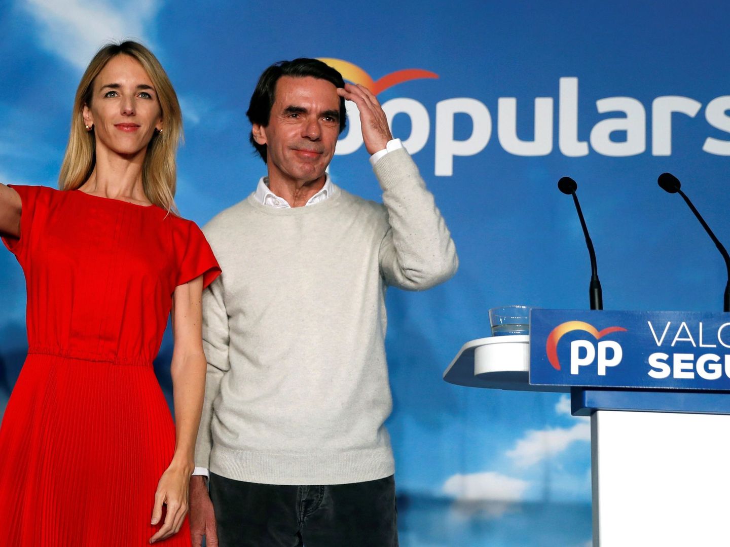 José María Aznar participa en un acto de campaña del PP junto a la número uno al Congreso por Barcelona, Cayetana Álvarez de Toledo. (EFE)