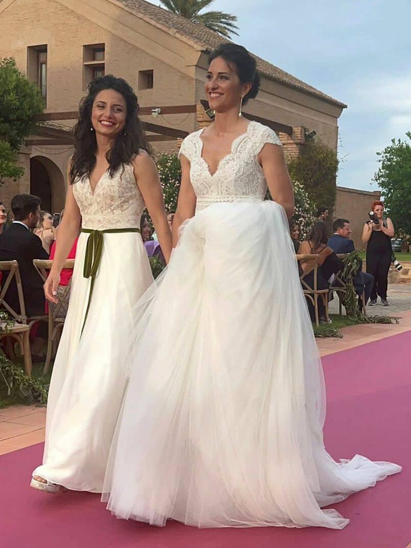 Ivana Andrés y Ana Moreno, en su boda. (Redes)
