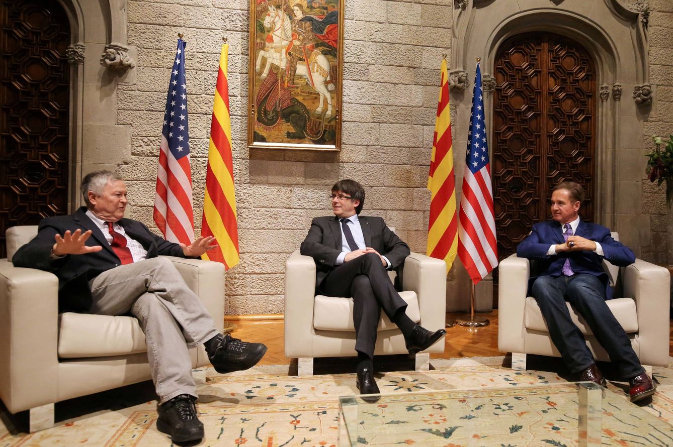 Imagen del encuentro entre Rana Rohrabacher y Carles Puigdemont en Barcelona. (Presidencia de la Generalitat de Cataluña)