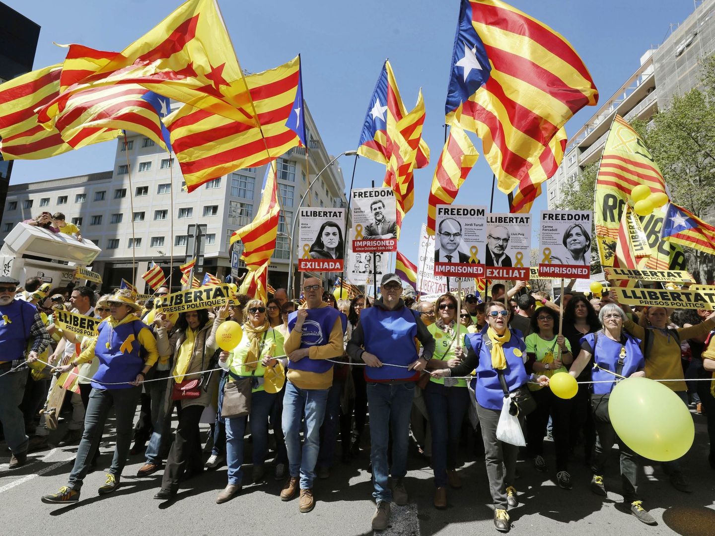 Instante de la manifestación en Barcelona celebrada este domingo. (EFE)