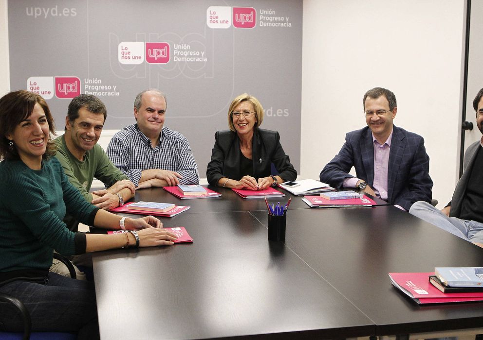 Foto: Rosa Díez y los otros cuatro diputados de UPyD. (EFE)