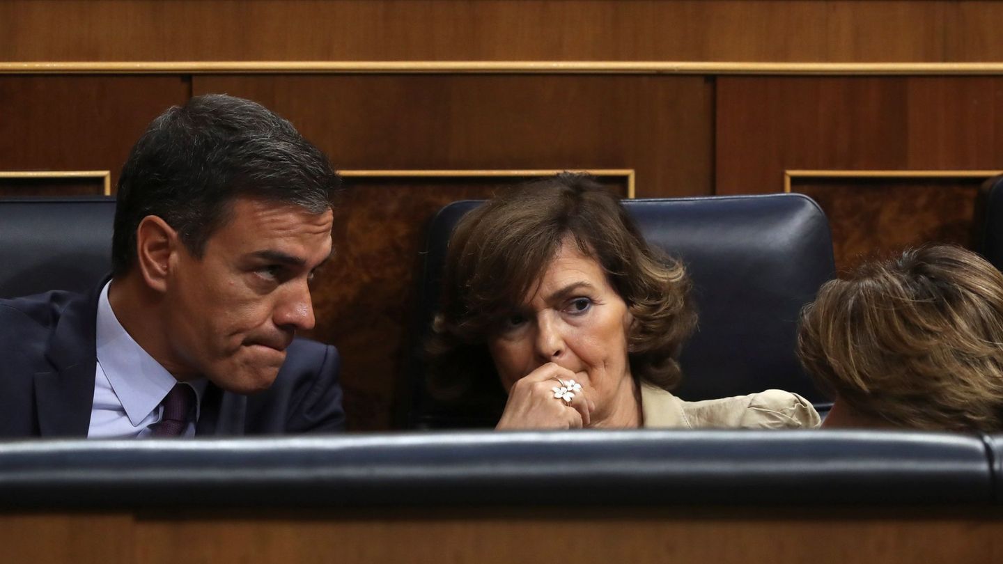 Sánchez y Calvo, en sus escaños. (EFE)