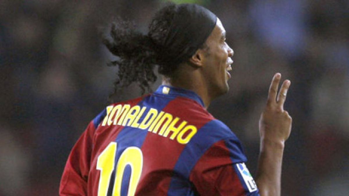 Regresa el gran Ronaldinho, pero a balón parado
