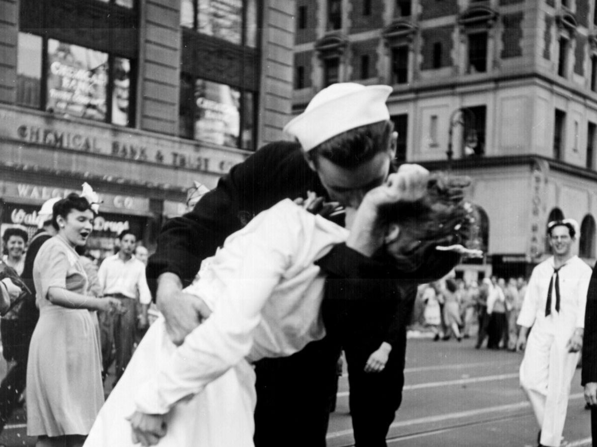 Foto: Alfred Eisenstaedt es el autor del beso más famoso de la fotografía. Un marinero besa a una enfermera en Times Square el día de la victoria de las fuerzas aliadas durante la Segunda Guerra Mundial