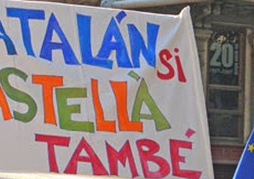 Foto: Pancarta por el bilinguismo. (AEB Cataluña)