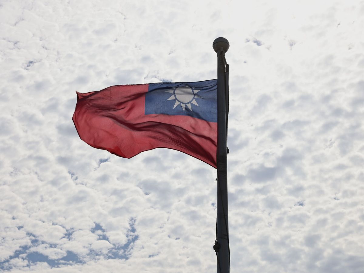 Foto: La bandera de Taiwán sigue ondeando en la isla (Reuters/Ann Wang)