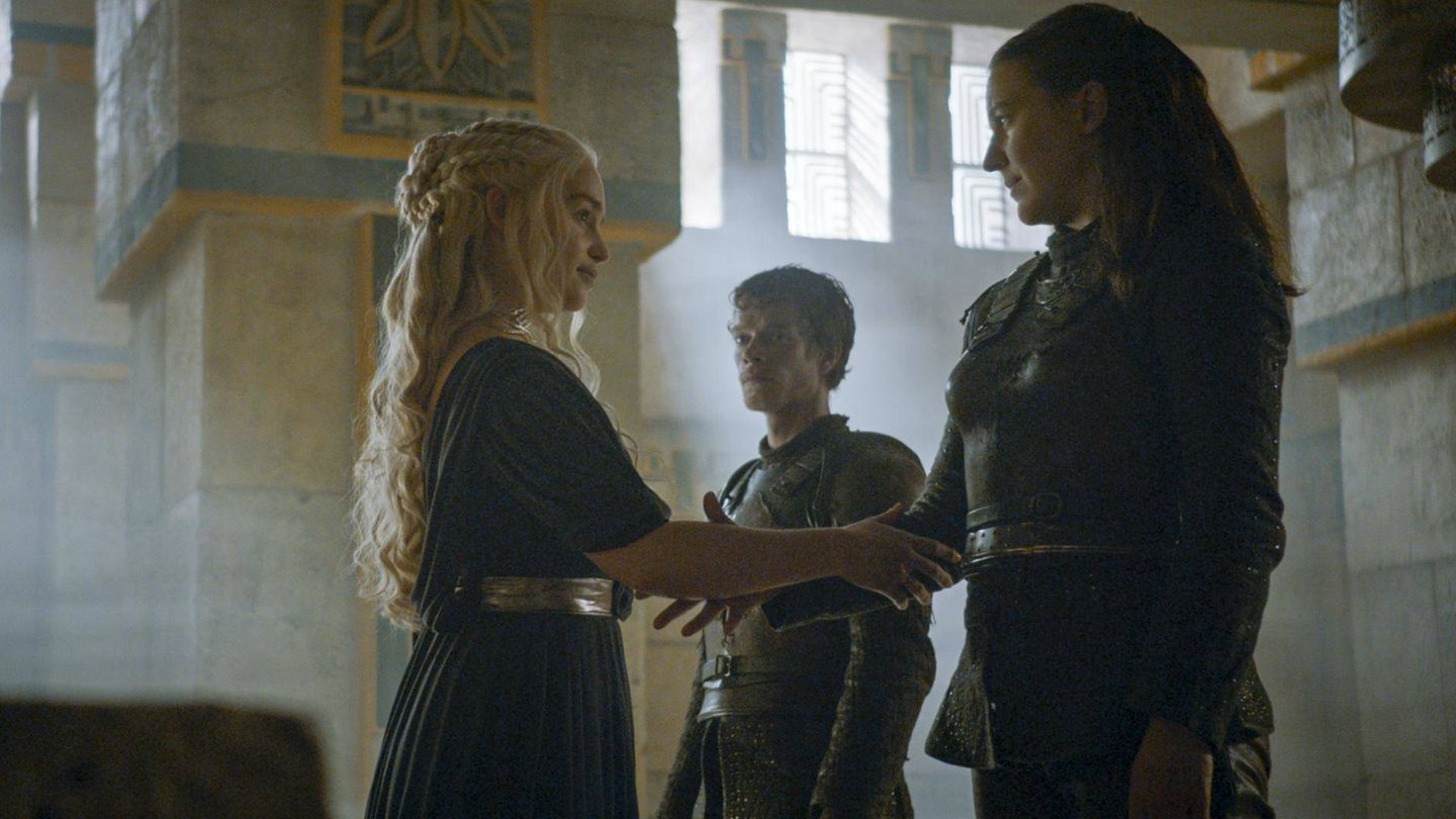Daenerys Targaryen y Yara, en 'Juego de Tronos'. (HBO).