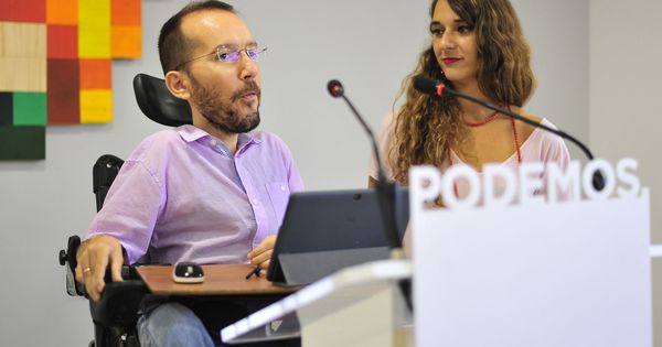 Foto: El secretario de Organización de Podemos, Pablo Echenique, acompañado por la coportavoz del partido Noelia Vera, en rueda de prensa tras la última ejecutiva del partido. (EFE)