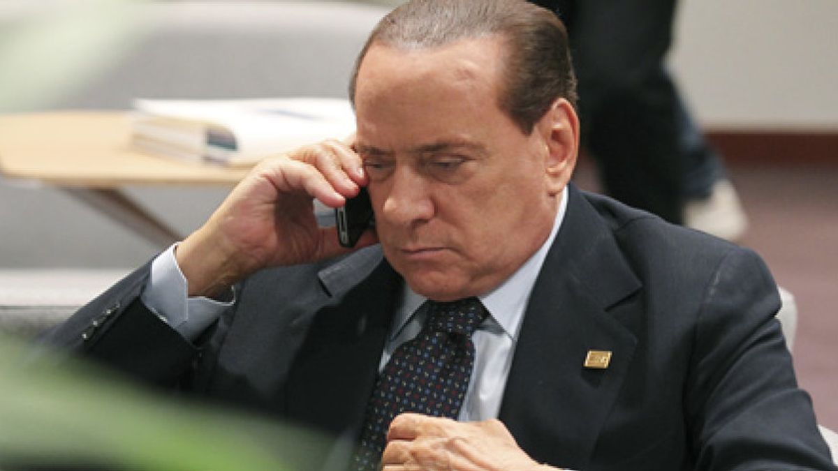 Berlusconi salva su crisis de Gobierno 'in extremis' tras llegar a un acuerdo con sus socios