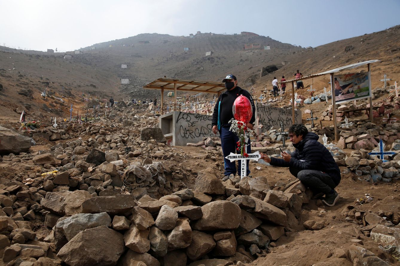 Un cementerio en Lima, Perú. (Reuters)