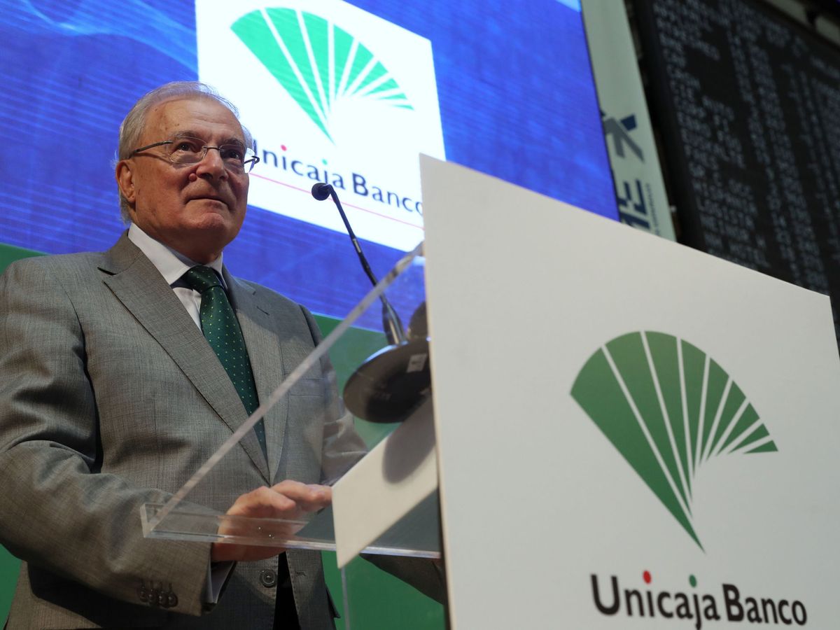 Foto: Manuel Azuaga, presidente de Unicaja Banco. (EFE/Sergio Barrenechea)