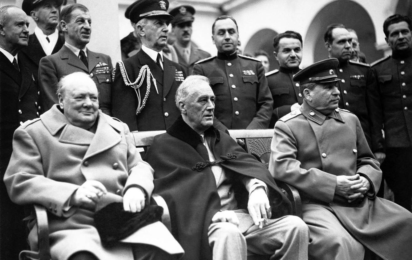 La conferencia de Yalta en 1945. De izq. a dcha., Churchill, Roosevelt y Stalin.