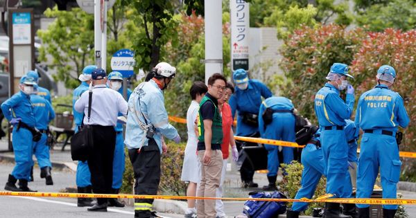 Foto: Policías trabajan en el lugar donde se ha perpetrado un ataque con arma blanca, en la localidad de Kawasaki, al sur de Tokio (Japón). (EFE)