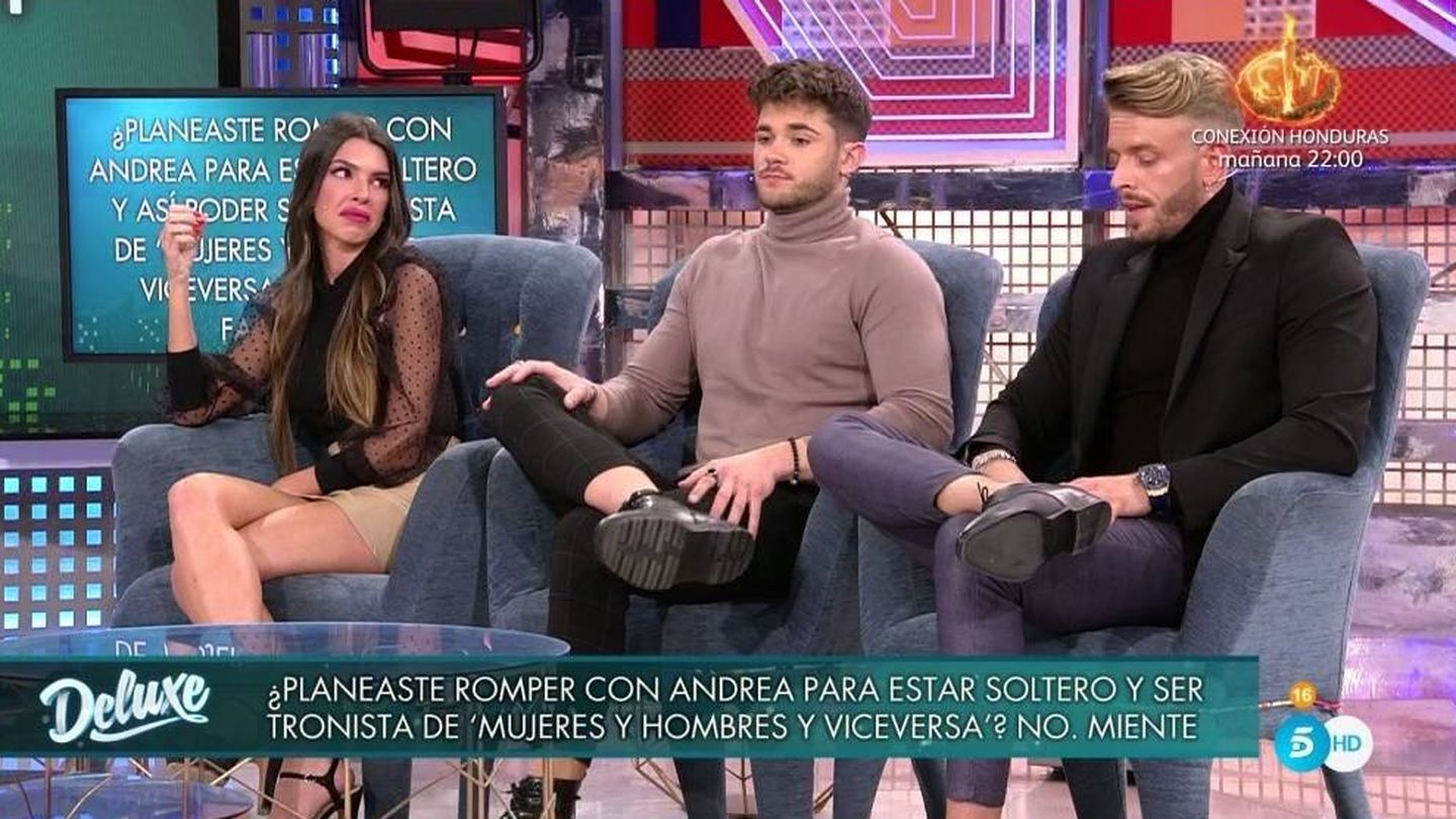 Andrea, Ismael y Óscar, en 'Sabado Deluxe'. (Telecinco).