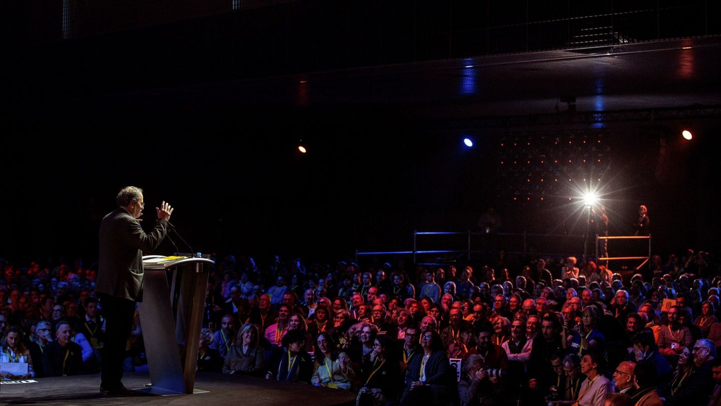 El presidente de la Generalitat, Quim Torra, durante el acto de clausura del congreso constituyente de la Crida Nacional per la República. (EFE)