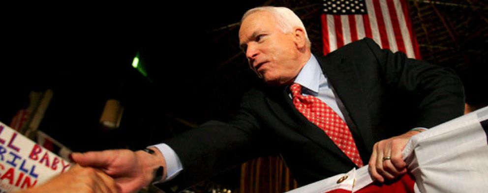 Foto: McCain vive la incertidumbre electoral en su hotel de la suerte
