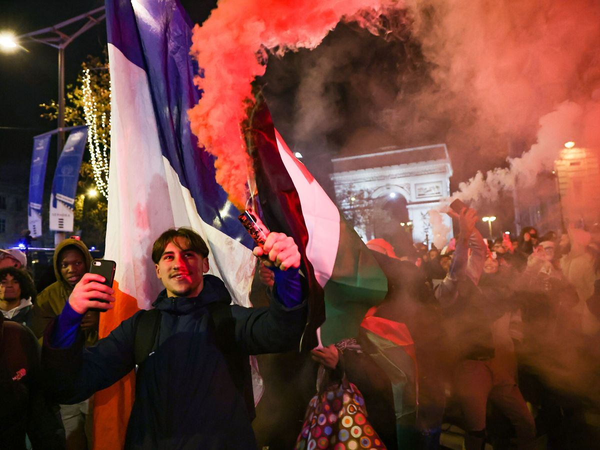 Foto: Celebraciones en Francia tras la victoria. (EFE/Petit Tesson)