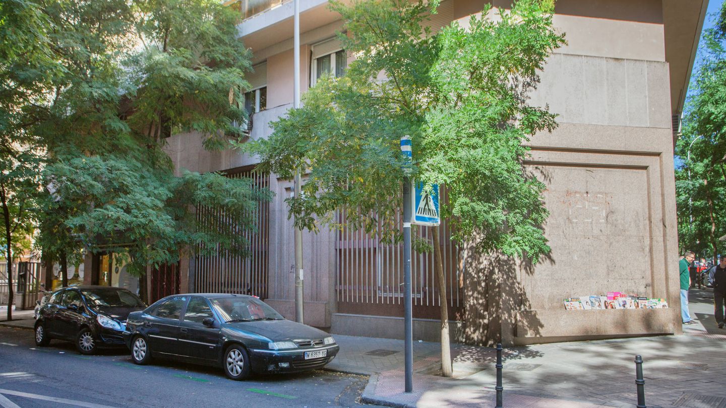 Esquina de la nueva sede de Vox en el número 9 de la calle de Nicasio Gallego. (Enrique Villarino)