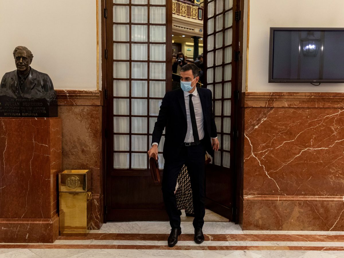 Foto: Pedro Sánchez abandona el pasado 3 de junio el pleno del Congreso, que debatió y aprobó la sexta prórroga del estado de alarma. (Reuters)