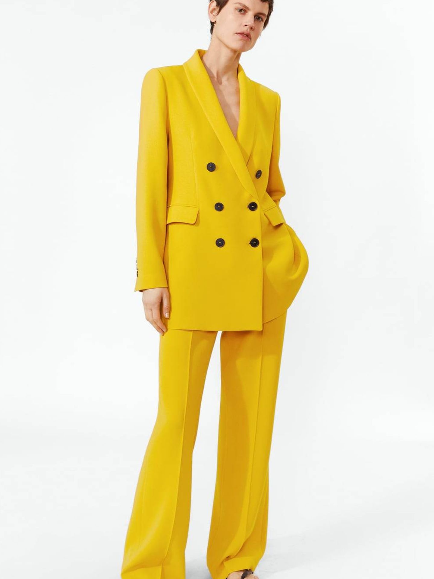 El traje de Vicky Martín Berrocal tal y como se muestra en la shop online de Zara. (Cortesía)
