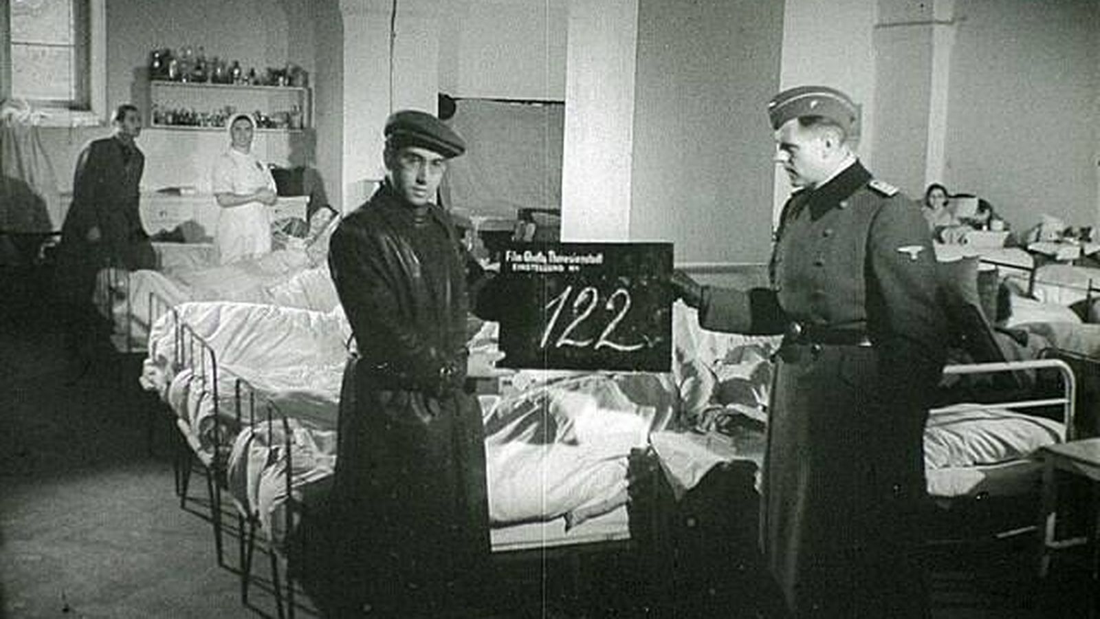 Rodaje de la película propagandística nazi en el interior del campo de concentración. (Wikimedia)