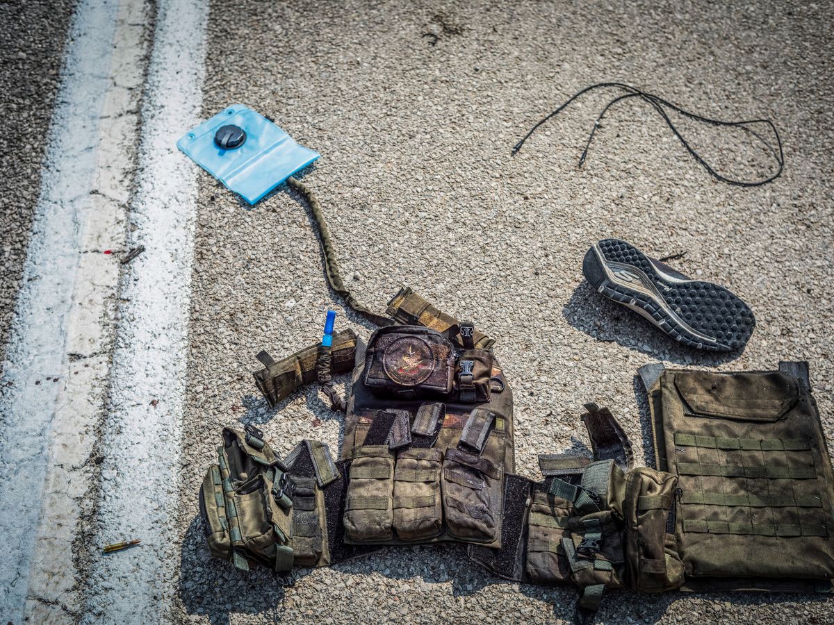 Foto: El material que llevaban un combatiente de Hamás abatido cerca de Sderot. (DPA/Ilia Yefimovich)