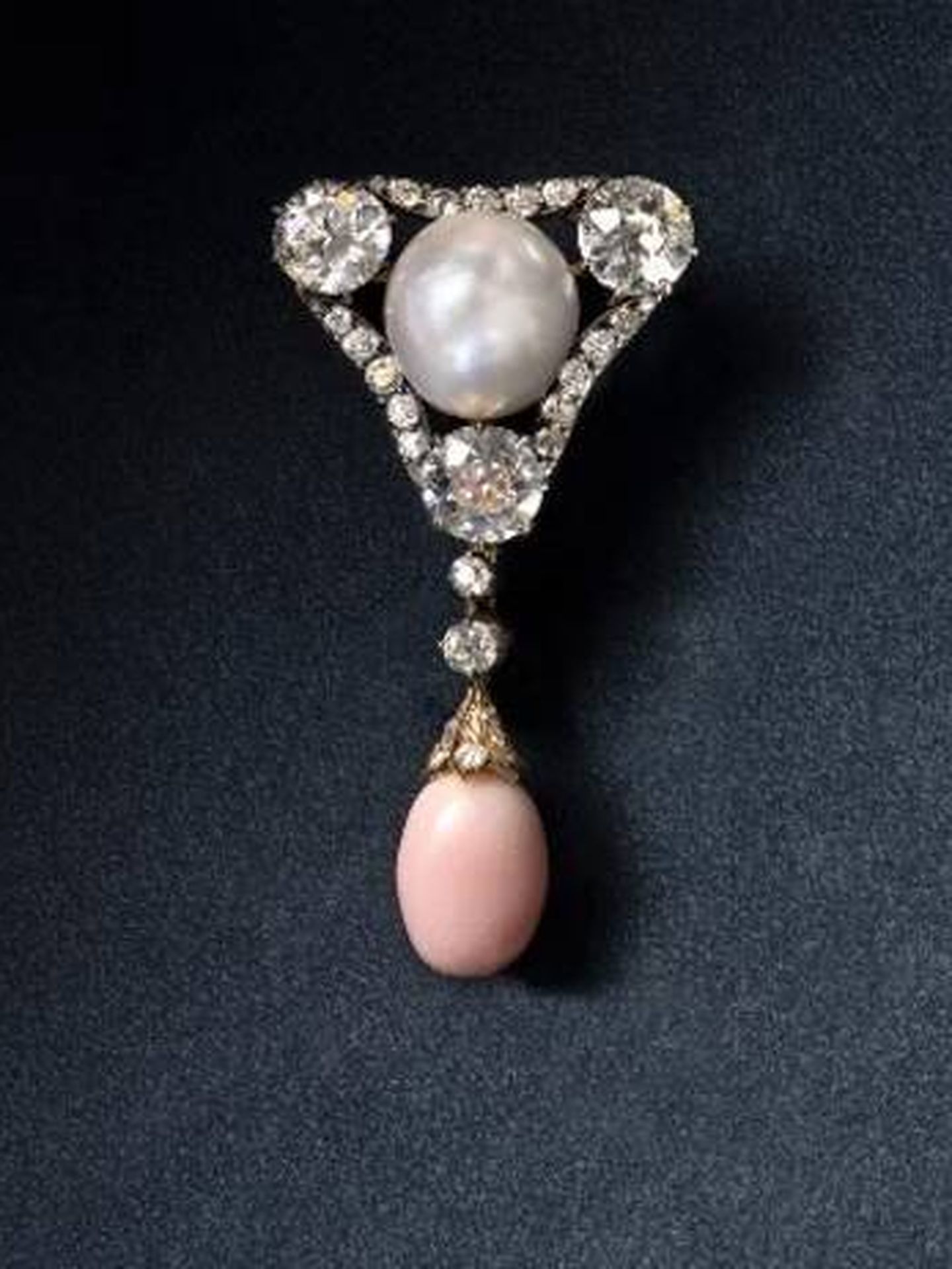 El broche de perlas y diamantes. (Museo de Amalienborg)