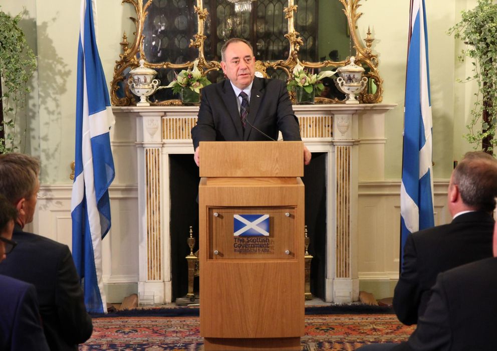 Foto: Alex Salmond durante una conferencia de prensa en Edimburgo tras conocerse los resultados del referéndum (Reuters).