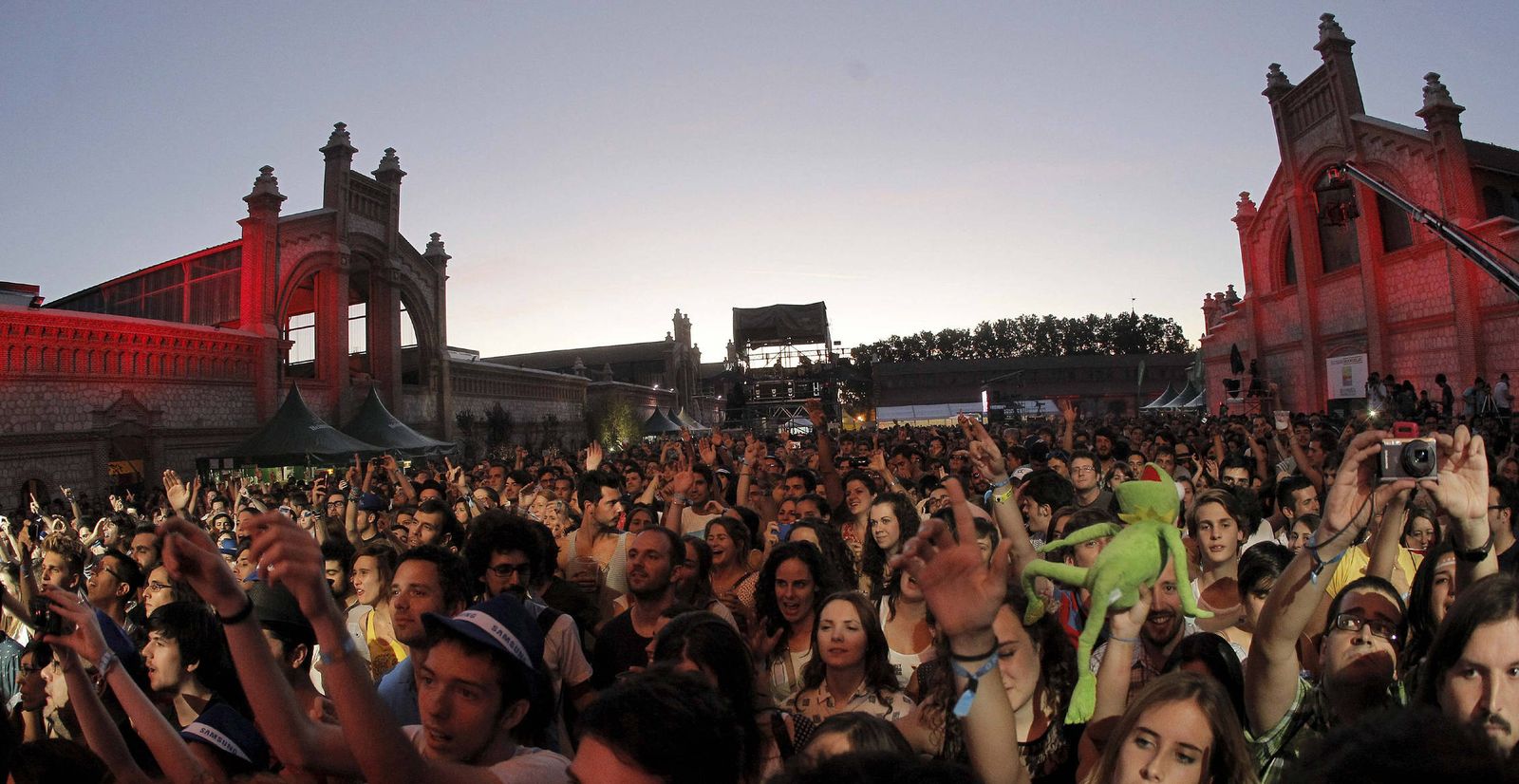 Foto: Ambiente durante el concierto del grupo español Mendetz, en Matadero de Madrid, en 2012. (EFE)
